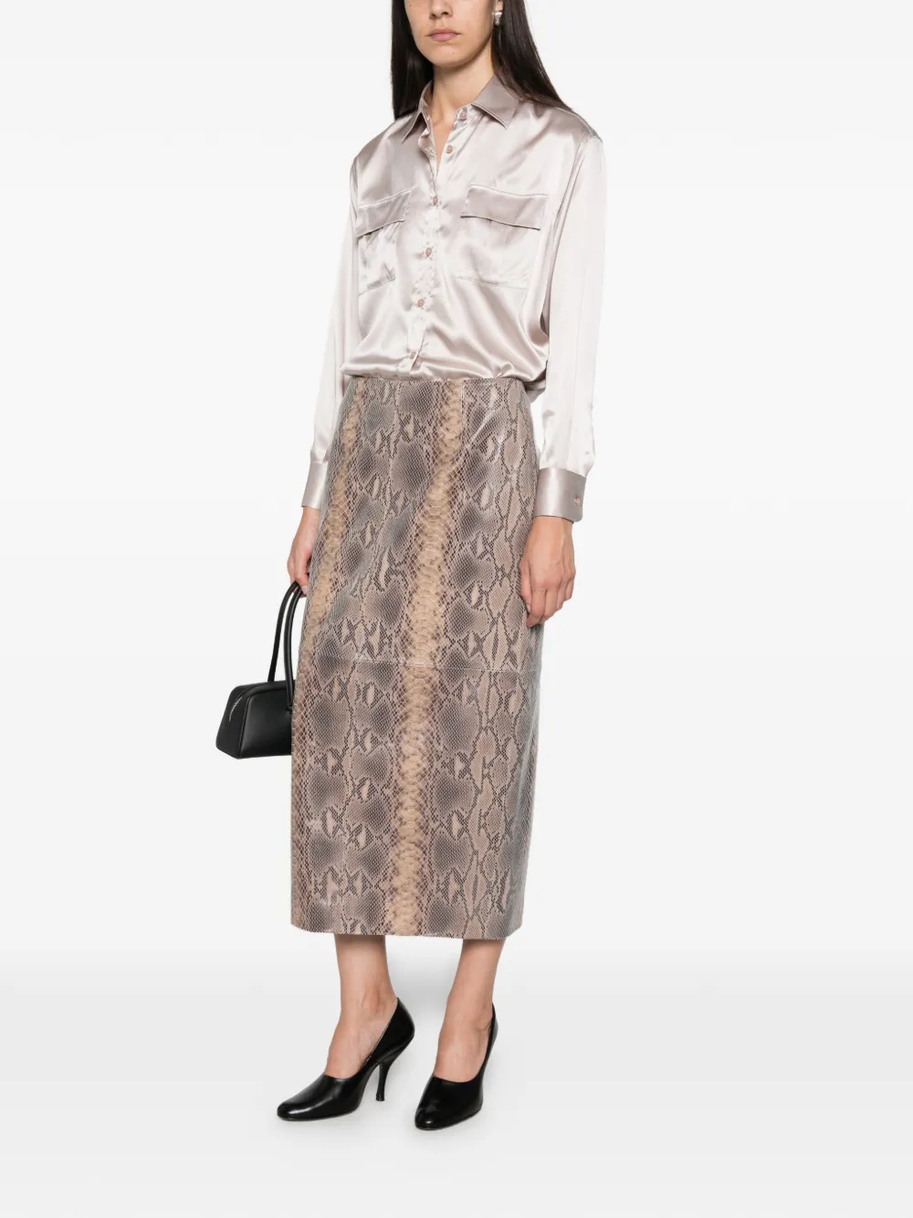 Tagliatore T-shirt met borstzak en satijnen afwerking Beige