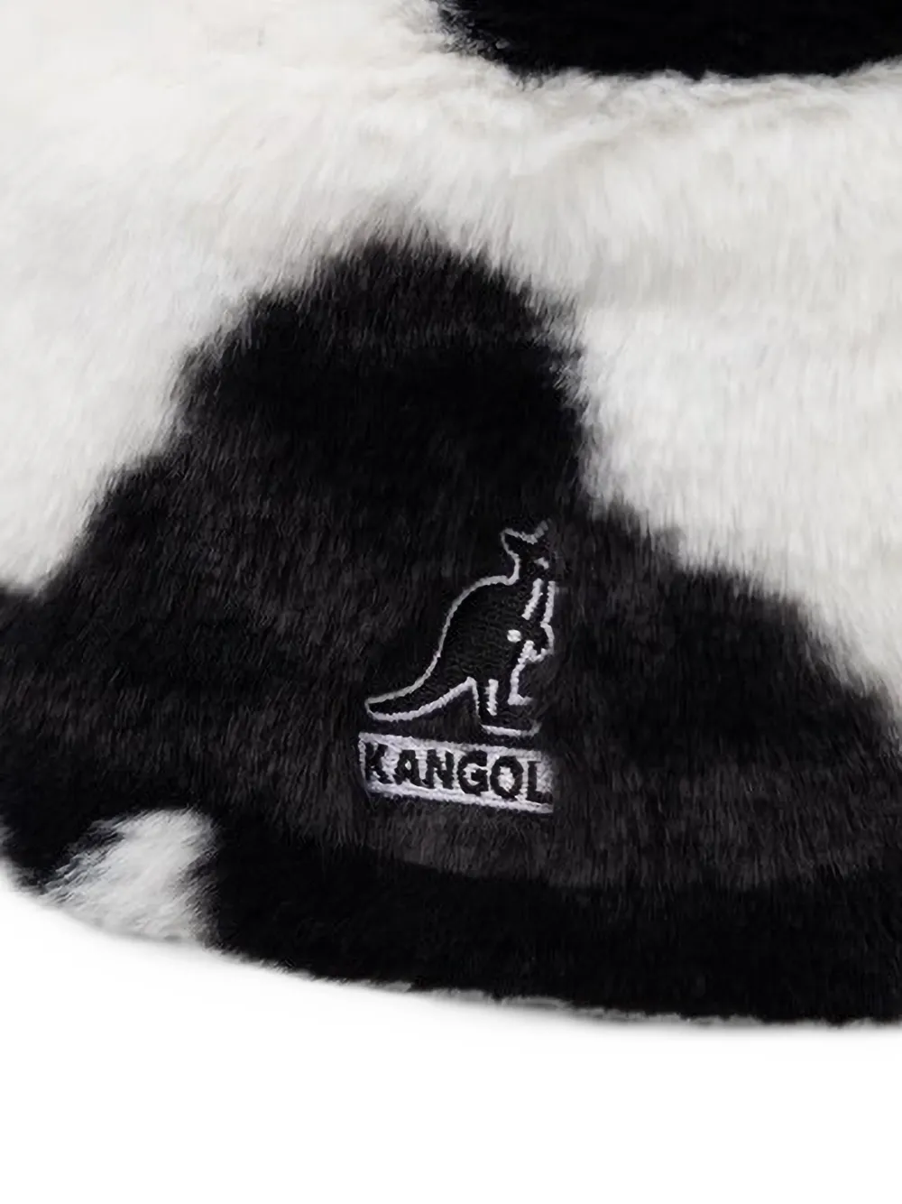 Kangol Vissershoed van imitatiebont met koeien-print Zwart