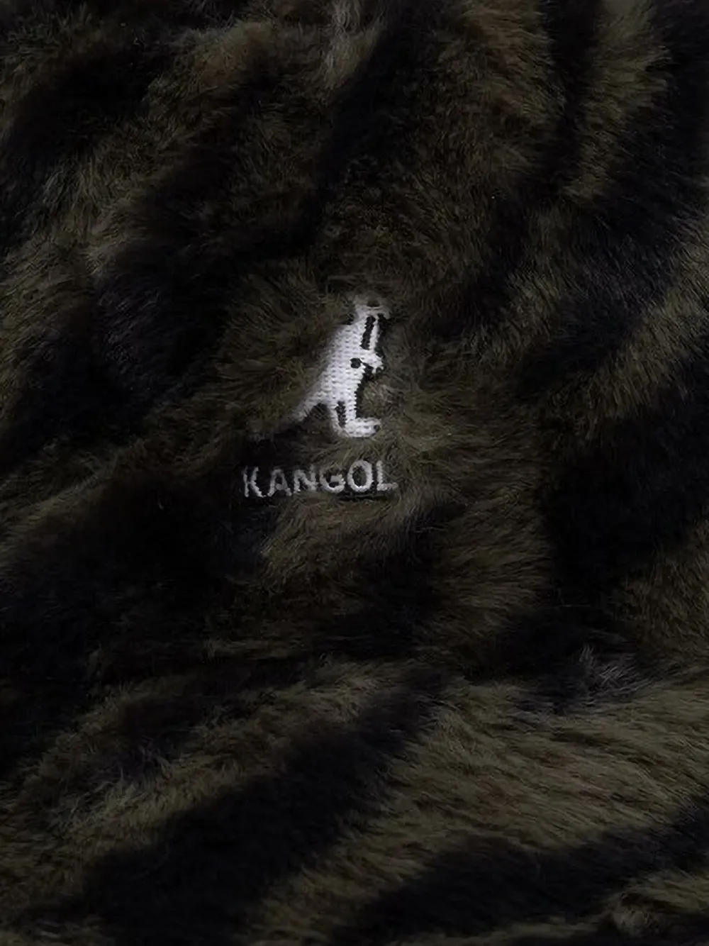 Kangol tiger-print faux-fur bucket hat Groen