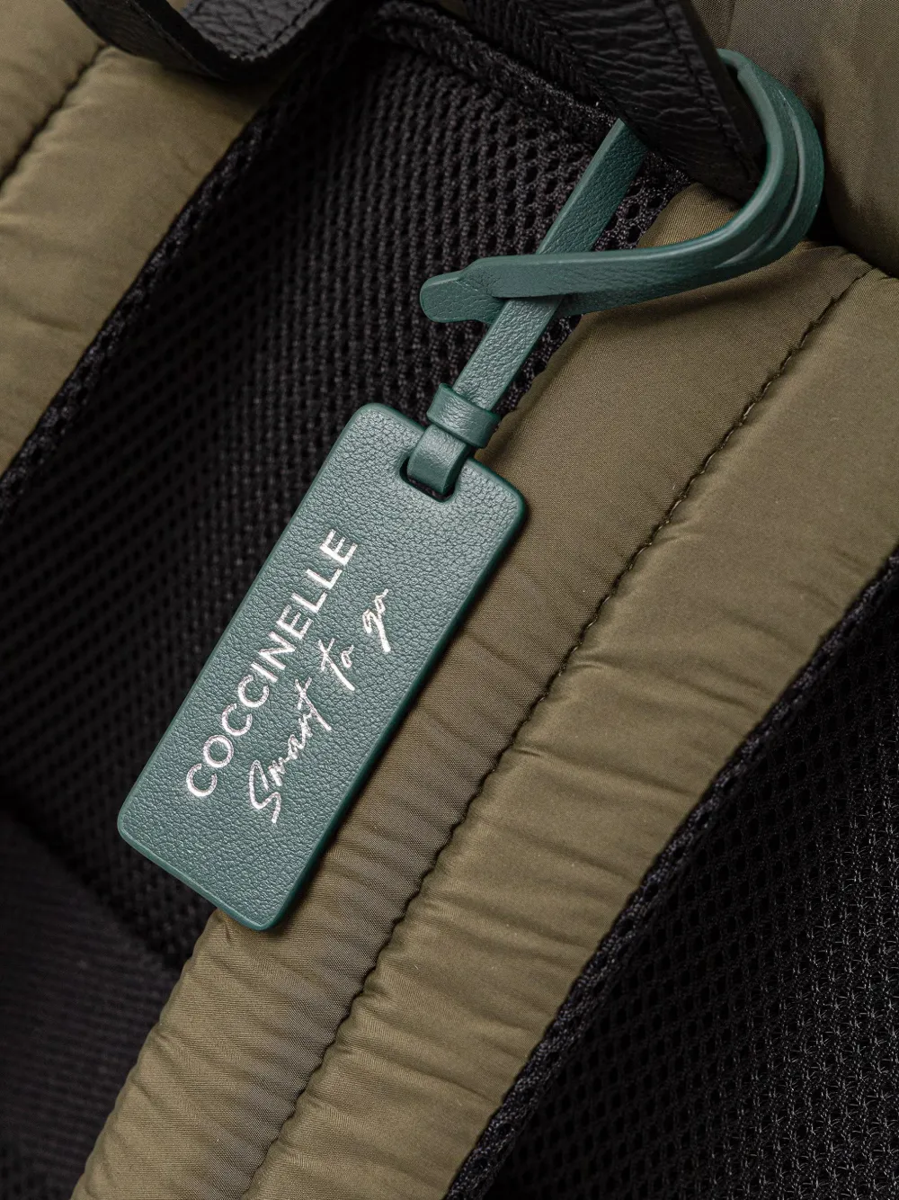 Coccinelle Grote Smart to Go rugzak met gesp Groen