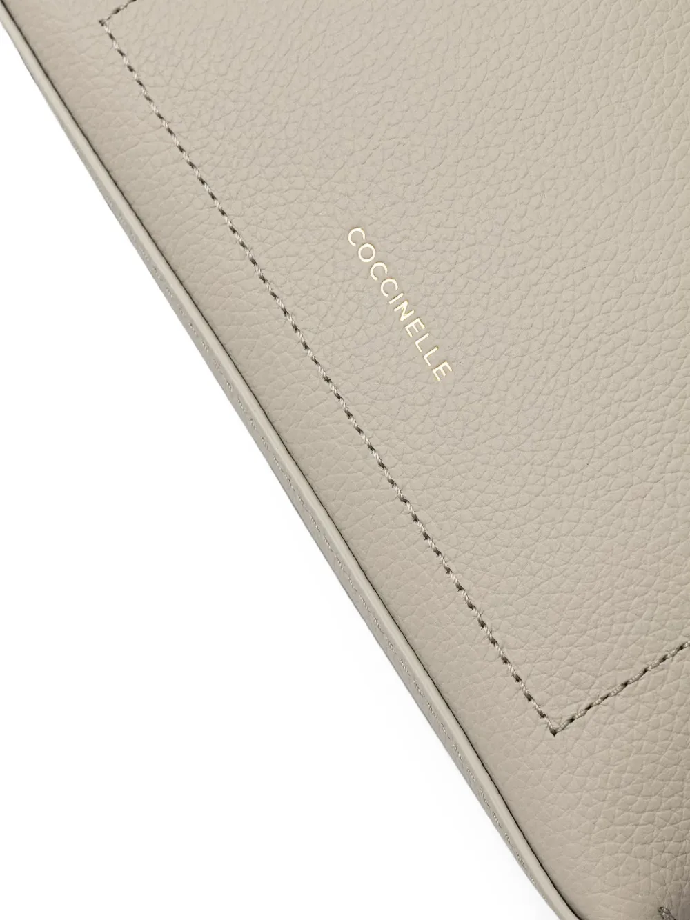Coccinelle Crossbodytas van kalfsleer met textuur Beige