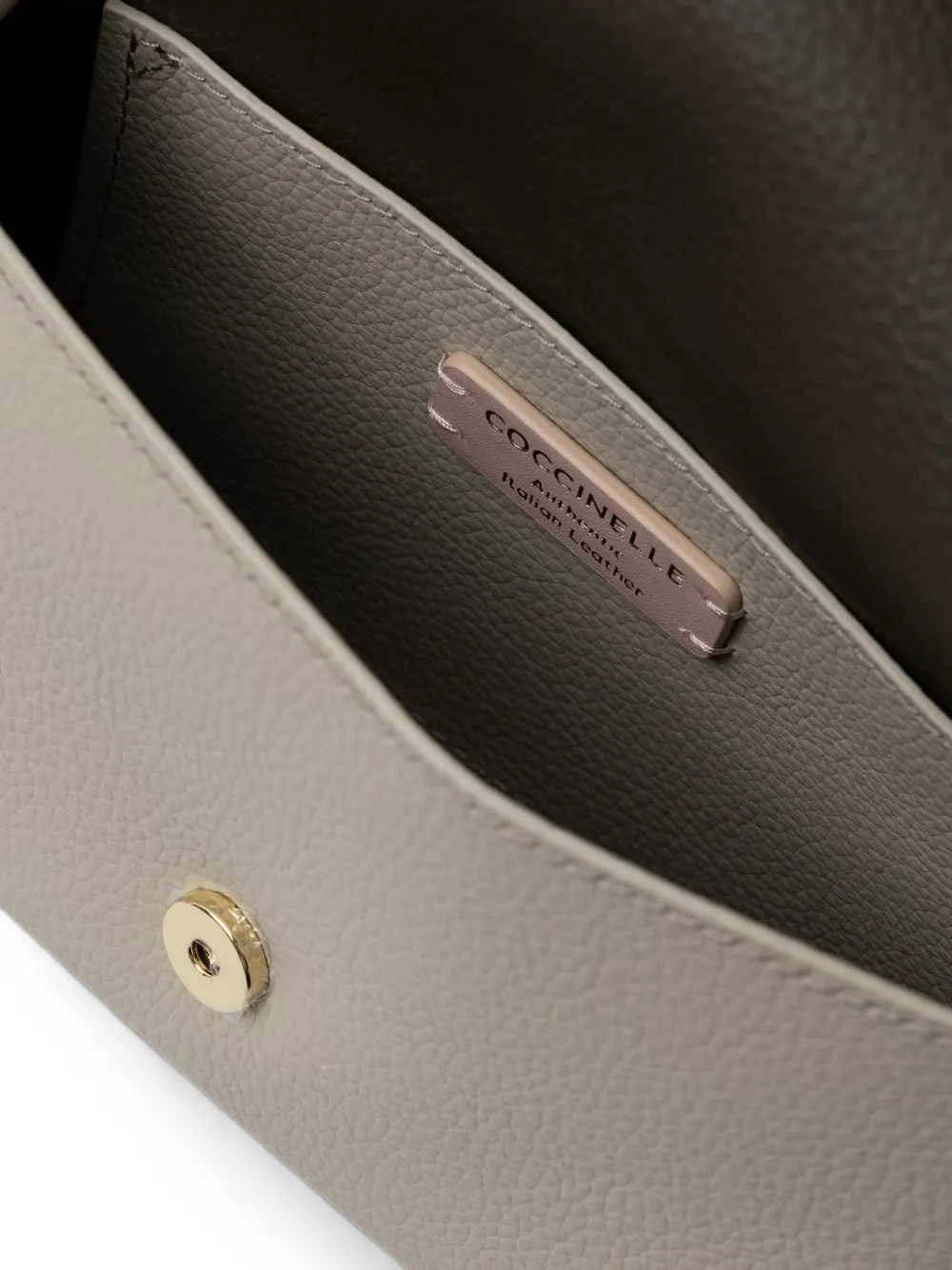 Coccinelle Crossbodytas van kalfsleer met textuur Beige