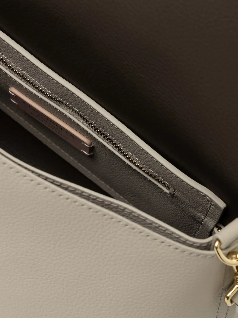 Coccinelle Medium Nikla schoudertas met textuur Beige