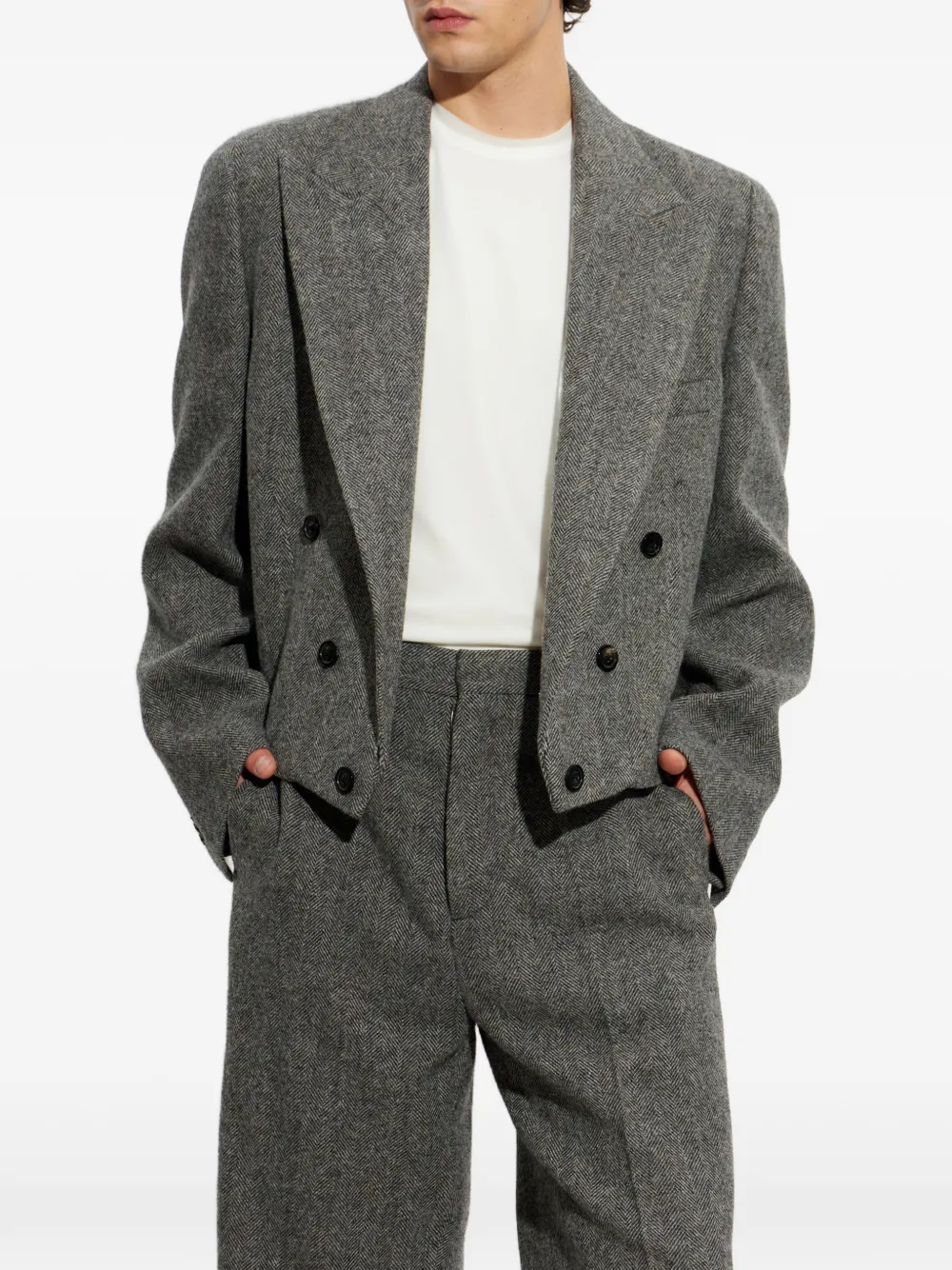 Maison Margiela Cropped blazer met dubbele rij knopen en visgraatpatroon Grijs