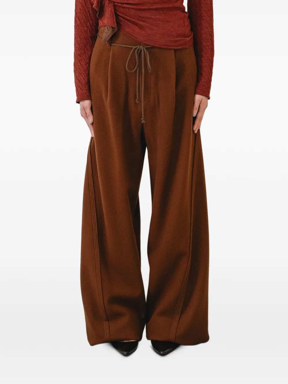 Muller Of Yoshiokubo Mellow broek met ceintuur en zijstreep Bruin