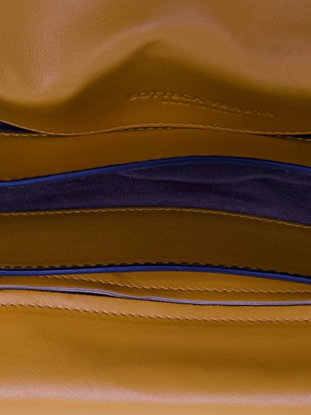 Bottega Veneta Pre-Owned 2012-2026 medium Intrecciato Nappa Piazza tas met afwerking Geel