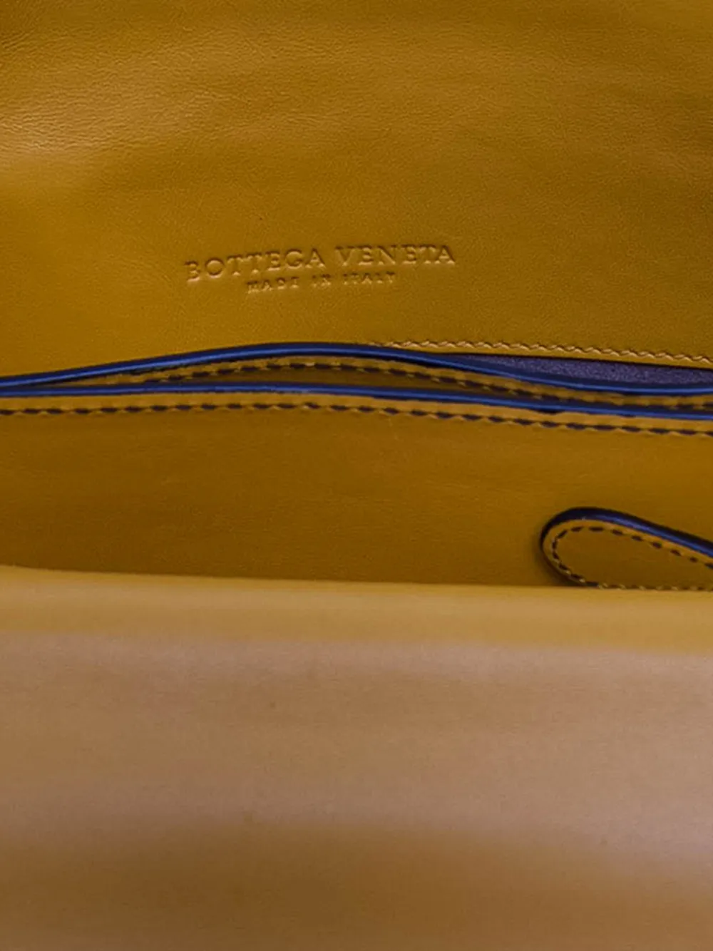 Bottega Veneta Pre-Owned 2012-2026 medium Intrecciato Nappa Piazza tas met afwerking Geel