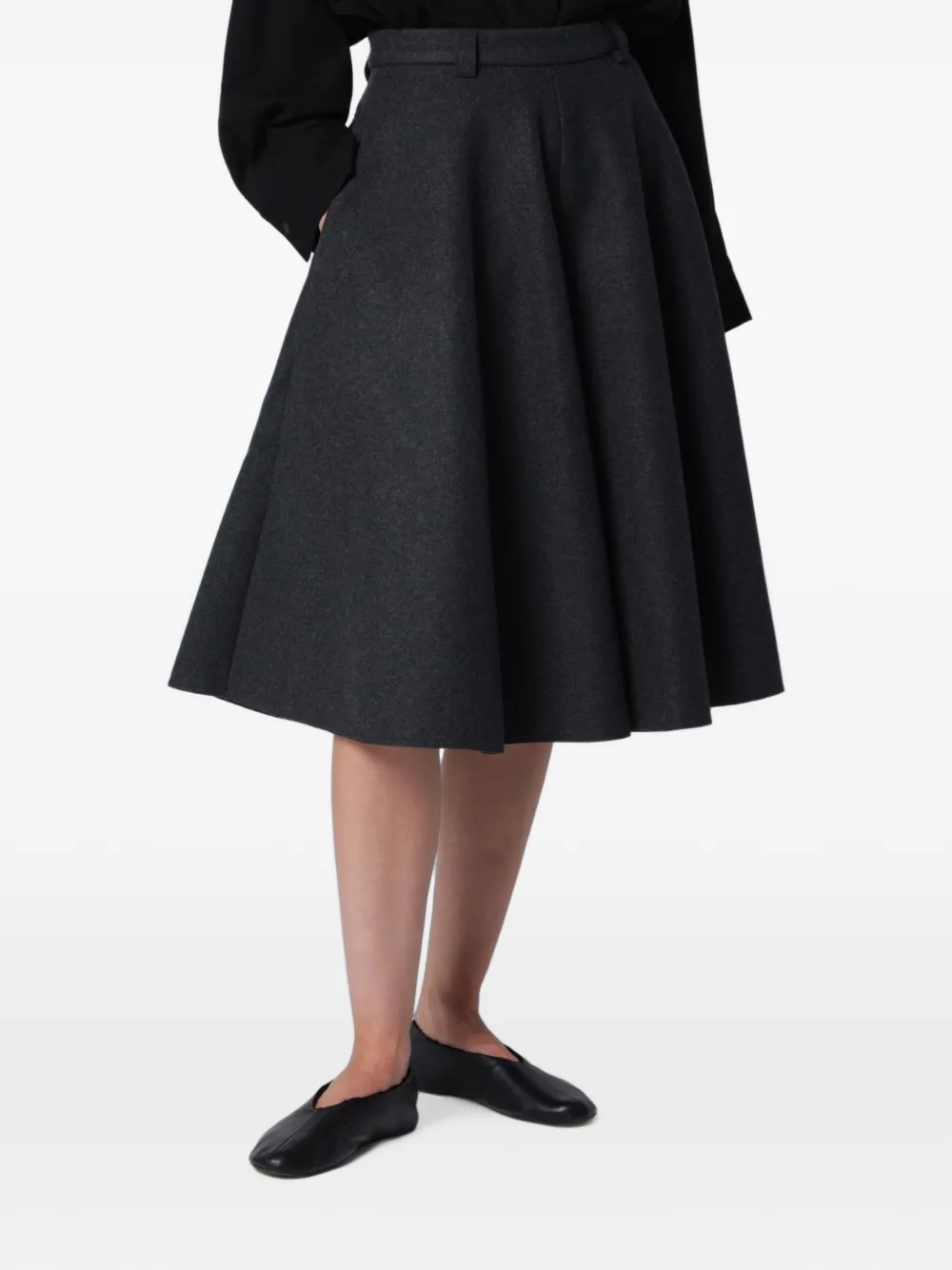 SOURCE UNKNOWN Aviel flared knee-length shorts