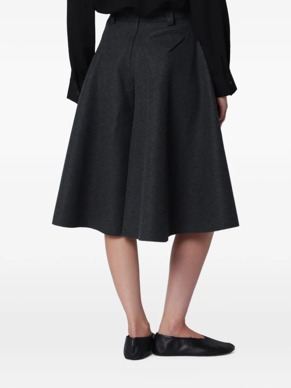 SOURCE UNKNOWN Aviel flared knielange shorts Grijs