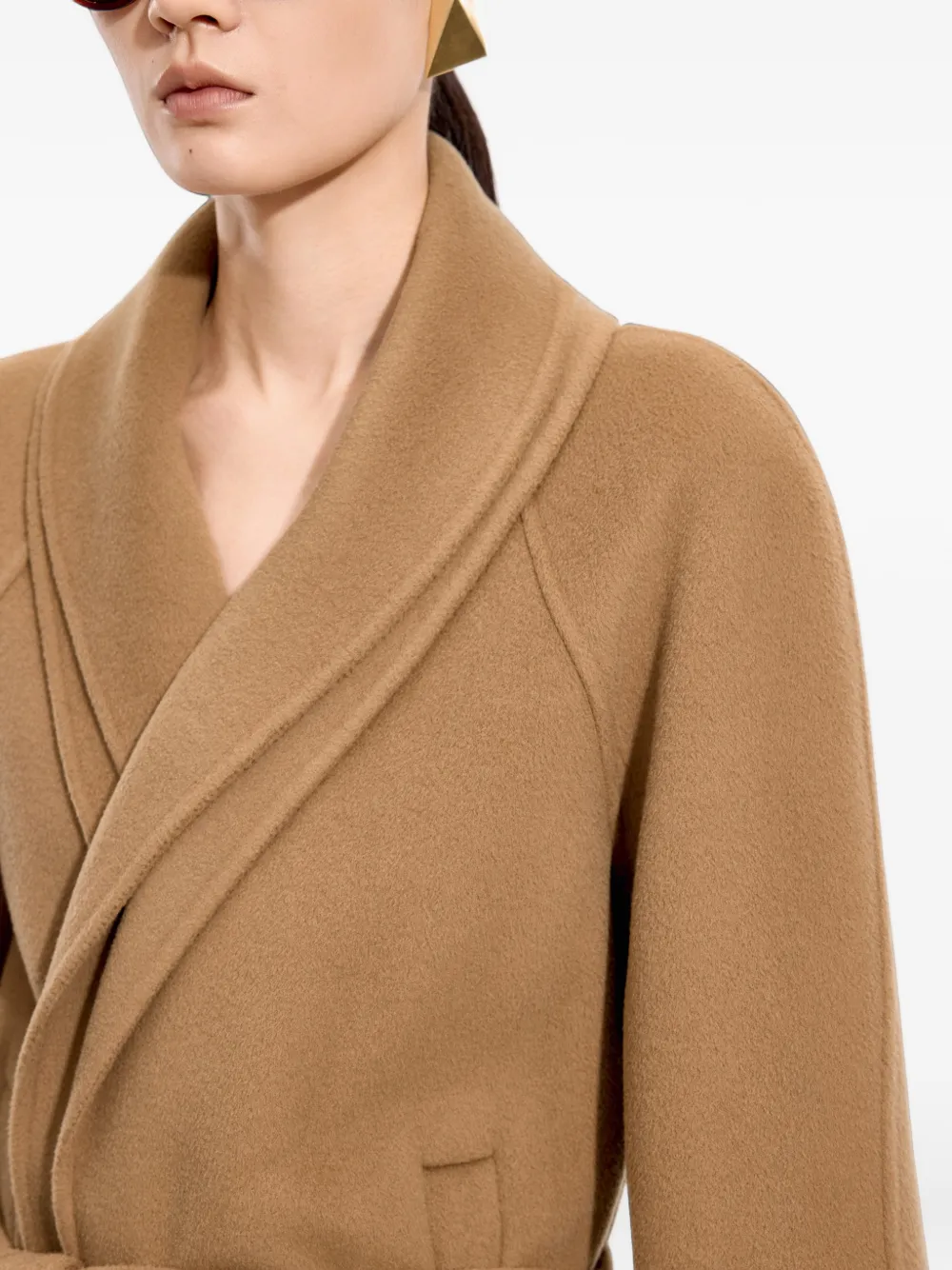 JNBY Jas met sjaalkraag en ceintuur Beige