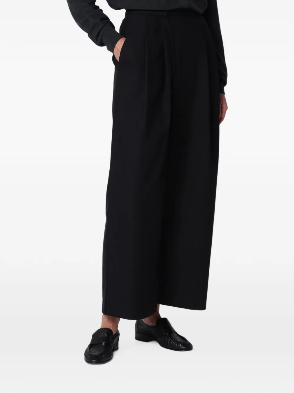 SOURCE UNKNOWN Leiko geplooide cropped broek Zwart