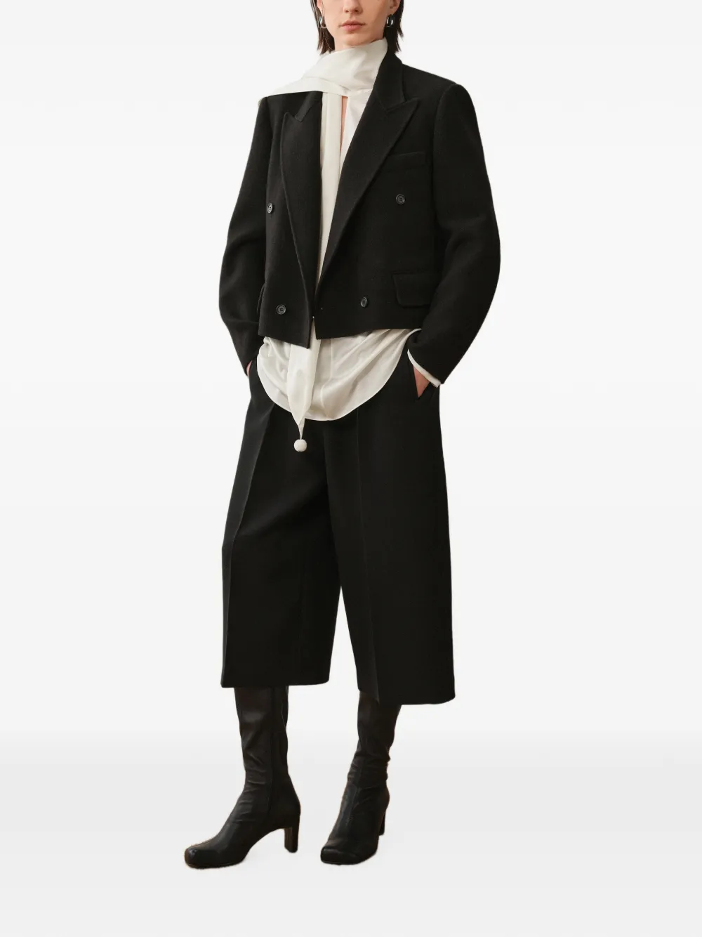 LESS Cropped jack met dubbele rij knopen Zwart