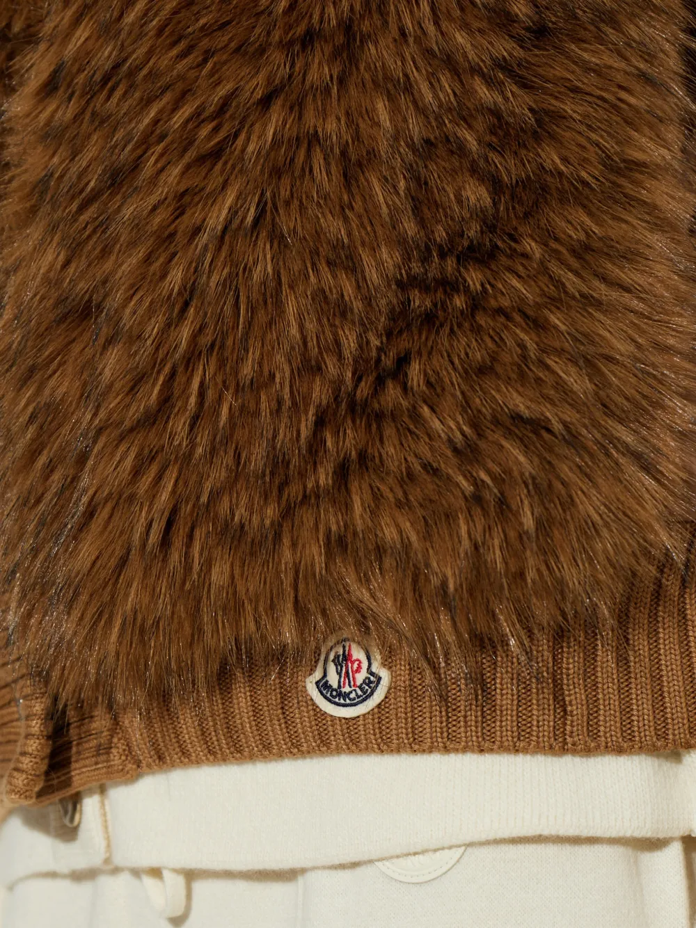 Moncler Bodywarmer van imitatiebont Bruin