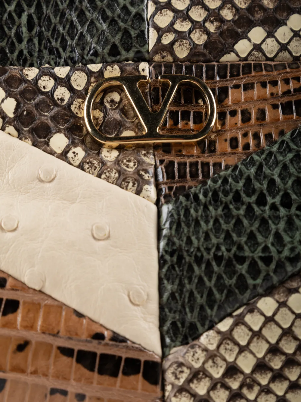 Valentino Garavani VLogo Signature shoulder bag Beige