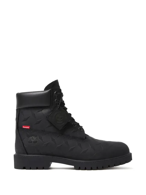 Timberland Bota Premium x Supreme com textura de chapa diamantada