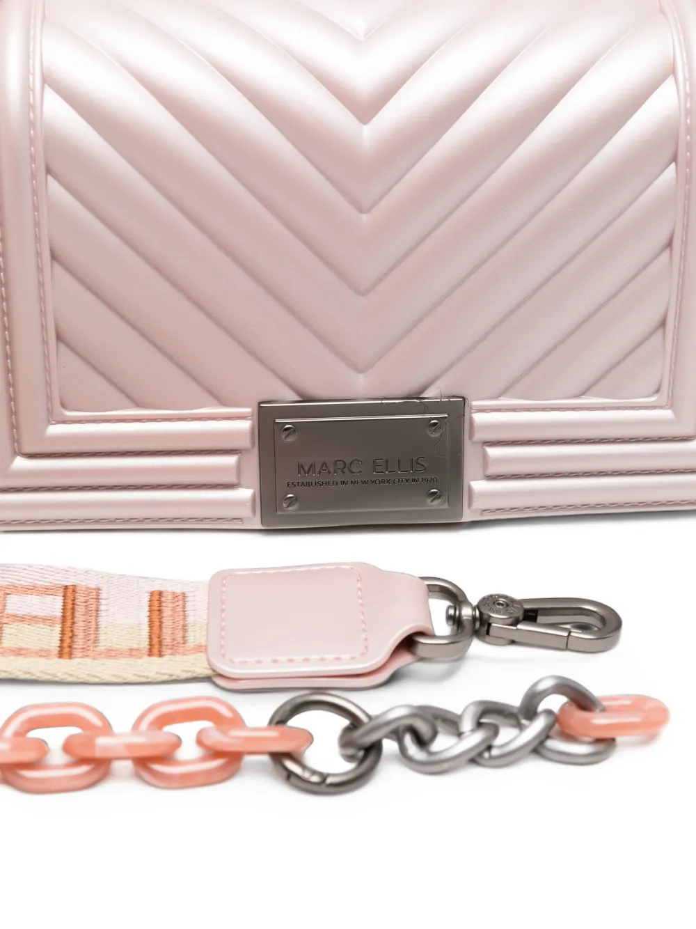 Marc Ellis Kleine Flat 27 gewatteerde schoudertas met chevron-patroon en logo-plakkaat Roze