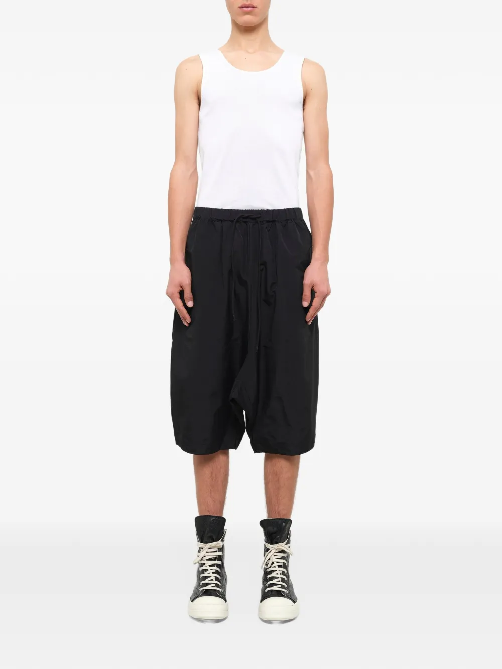 ENTIRE STUDIOS tapered shorts Zwart