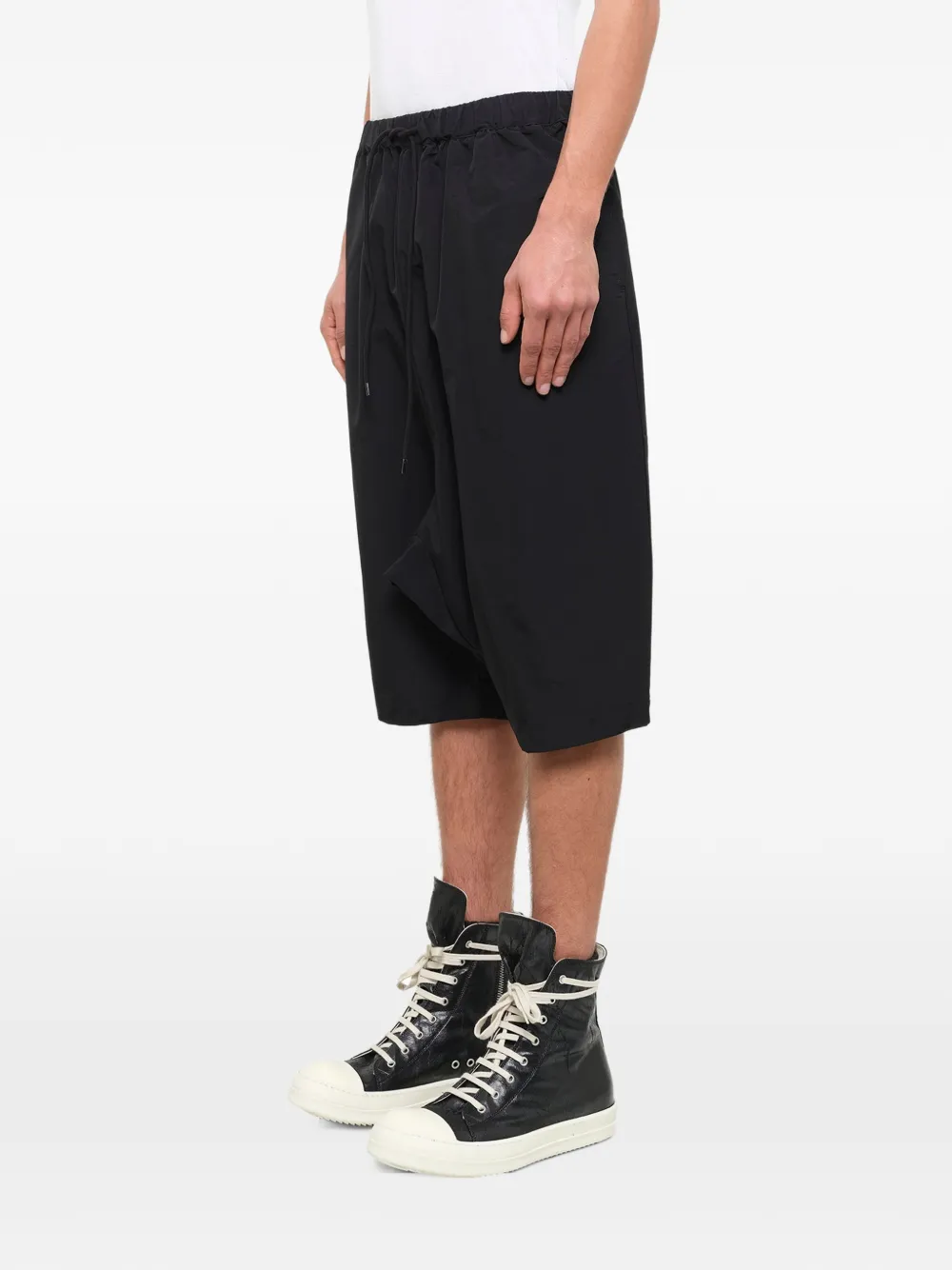 ENTIRE STUDIOS tapered shorts Zwart