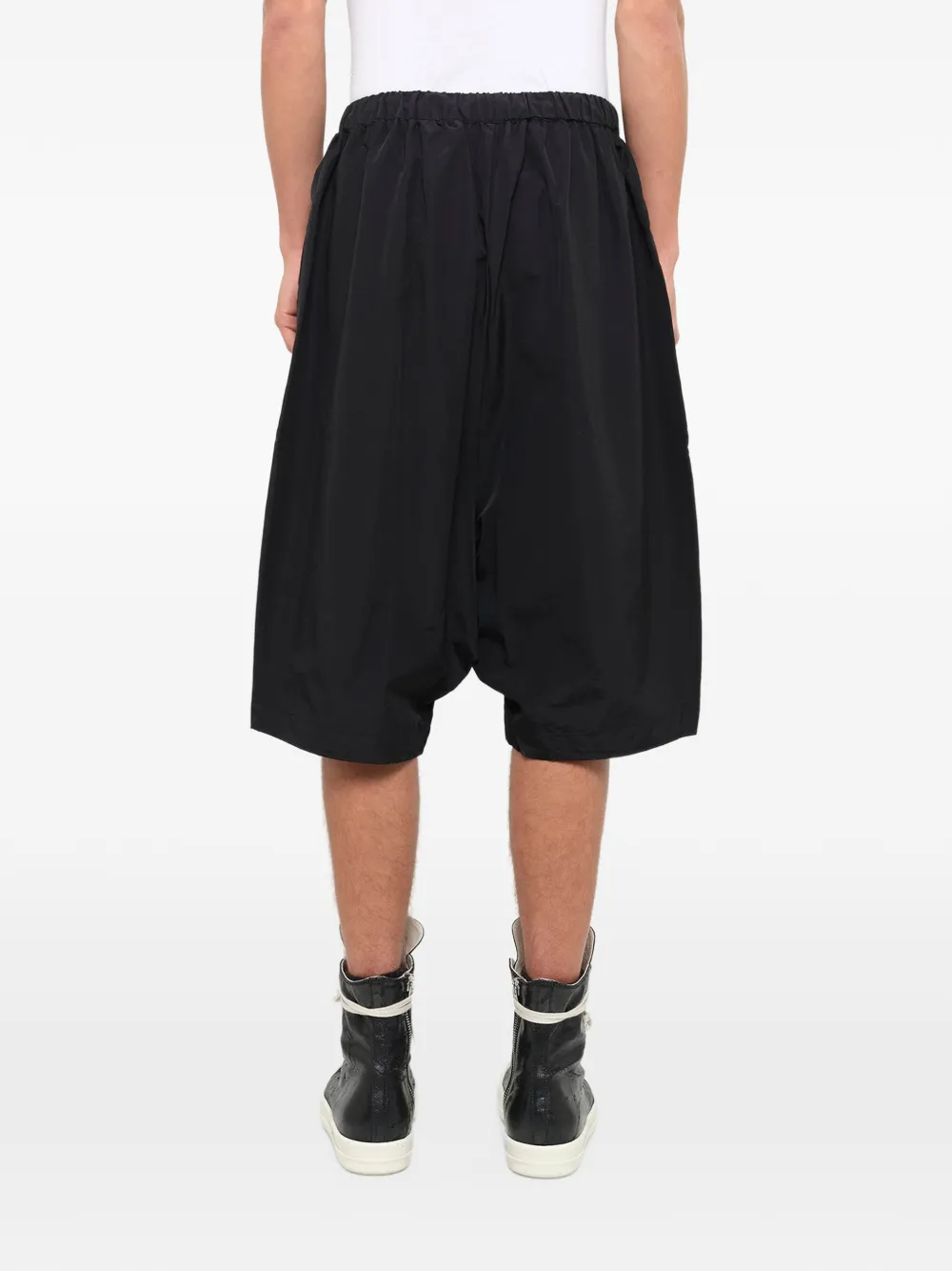 ENTIRE STUDIOS tapered shorts Zwart