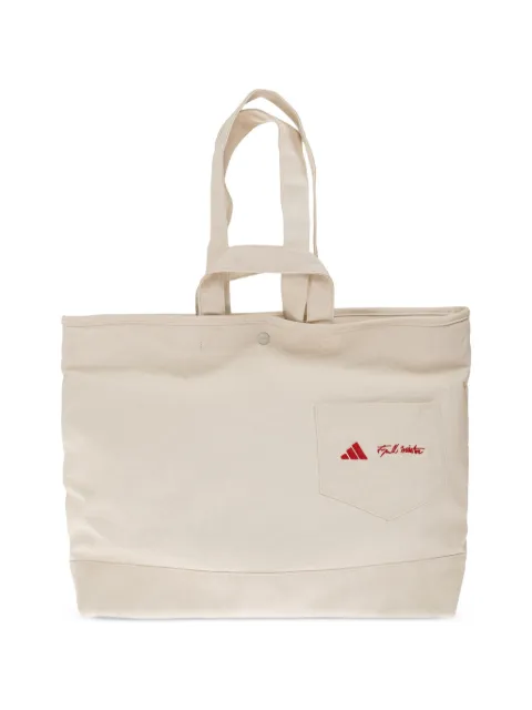 adidas tote con logo bordado en colaboración con Tyrrell Winston