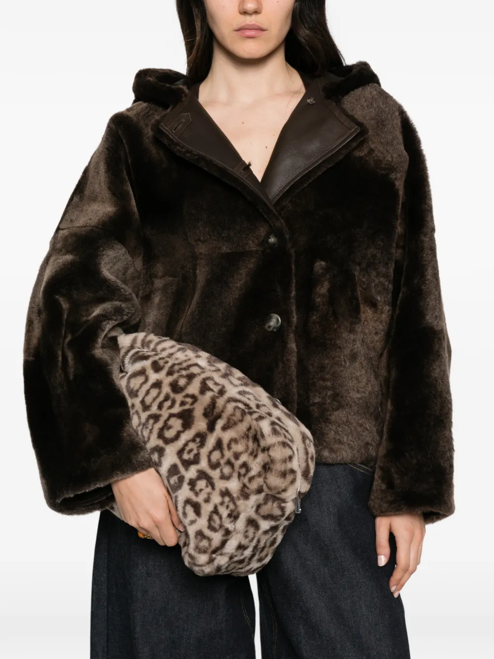 Apparis Jumbo Noor leopard-print faux-fur clutch bag Bruin