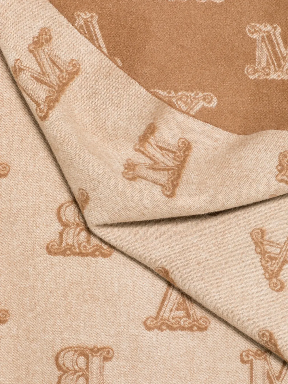 Max Mara logo-jacquard fringed scarf Bruin