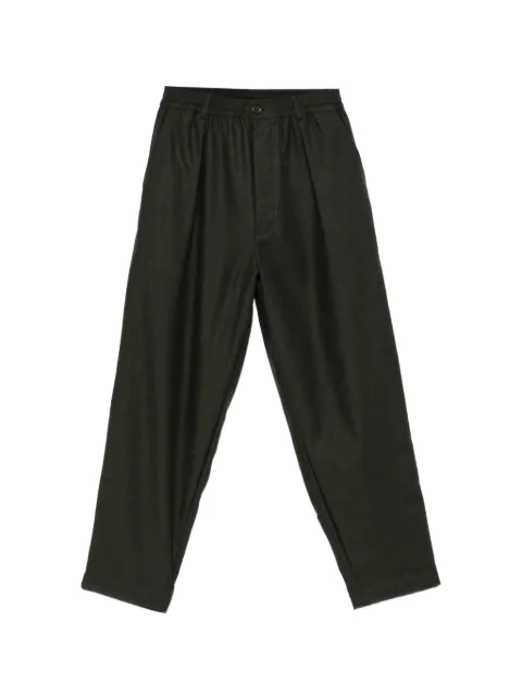 Universal Works pantalones con pinzas y cinturón