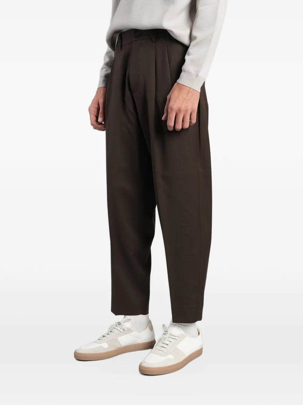 Low Brand Zen pleated tapered trousers Bruin