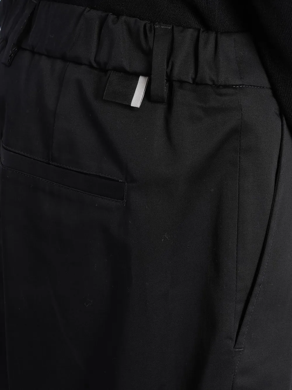 Low Brand Amemura pleated tapered trousers Zwart