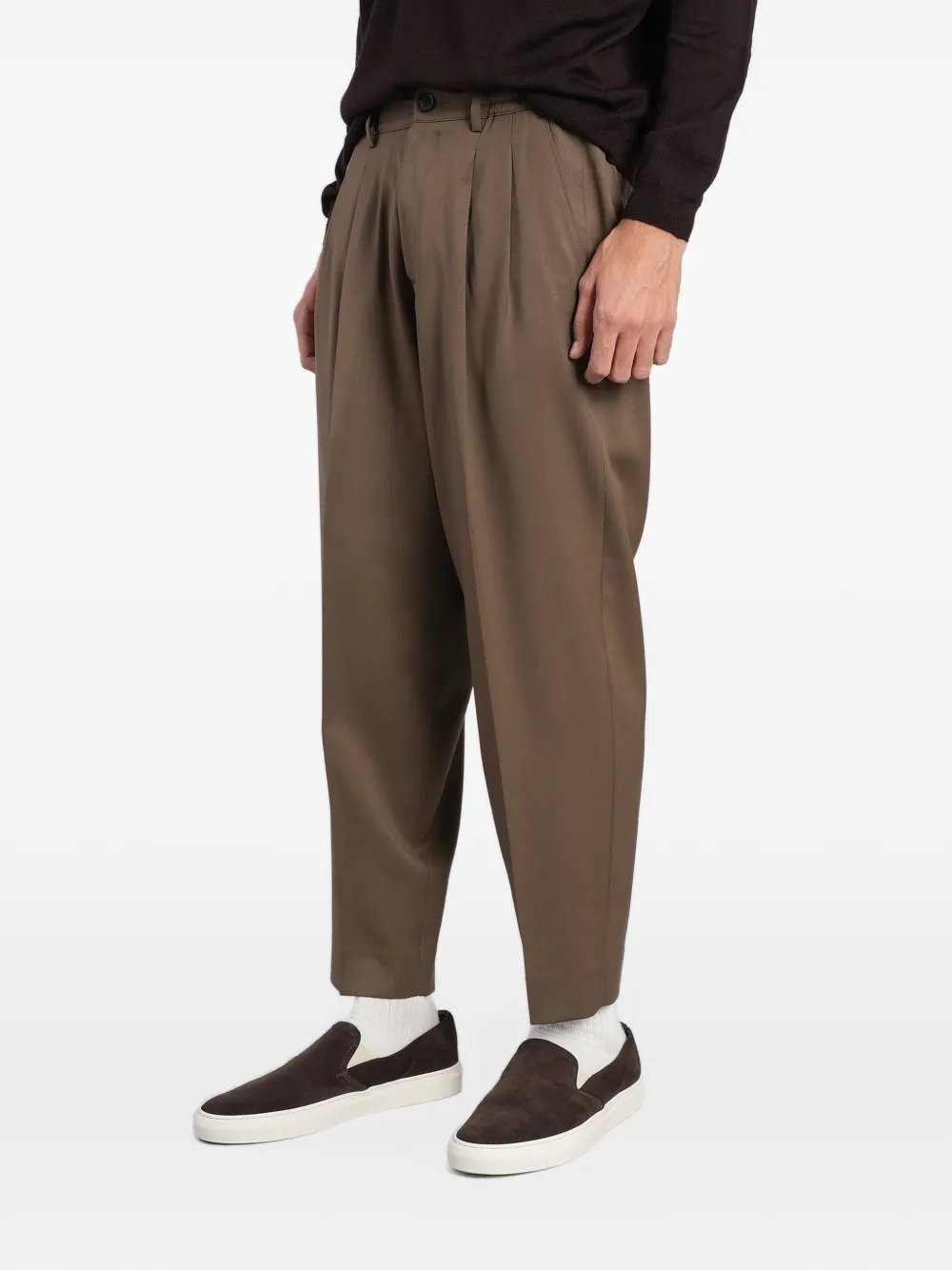 Low Brand Zen pleated tapered trousers Bruin