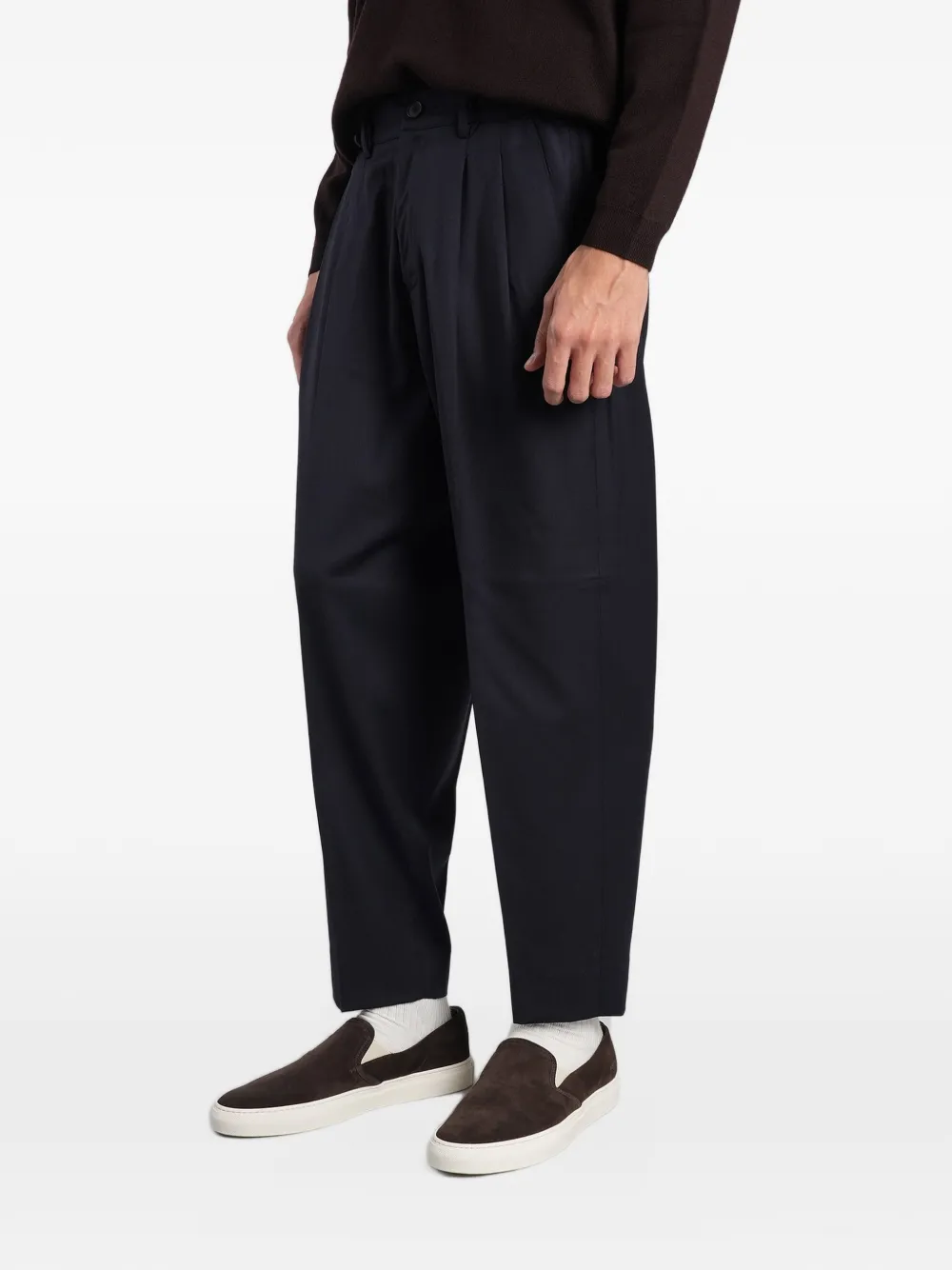 Low Brand Zen pleated-detail trousers Blauw