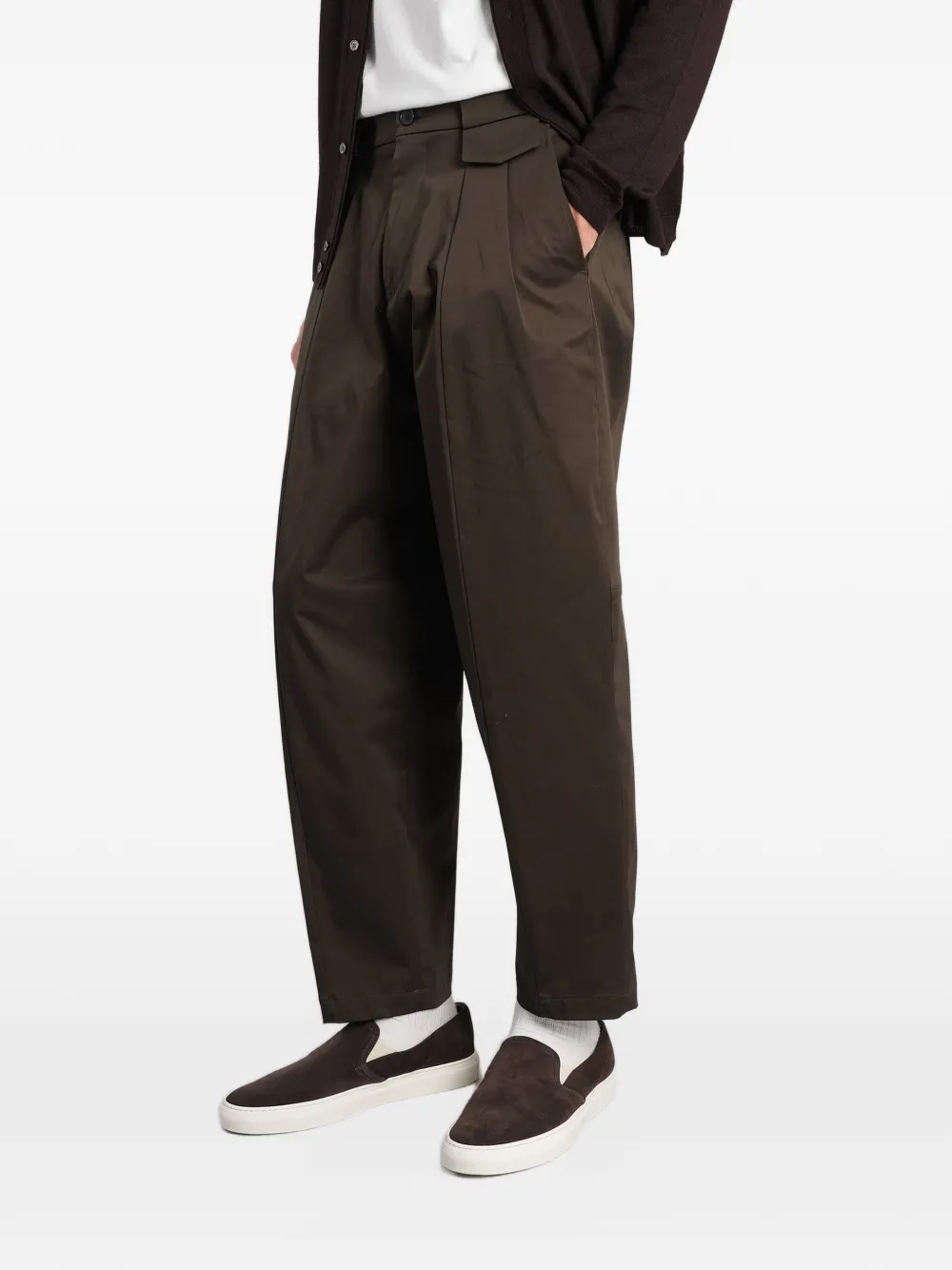 Low Brand Amemura pleated tapered-leg trousers Bruin