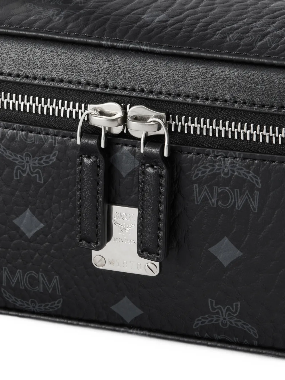 MCM mini Rockstar Visetos vanity case Zwart