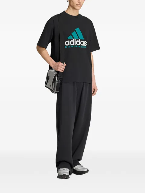 adidas playera Equipment con logo estampado