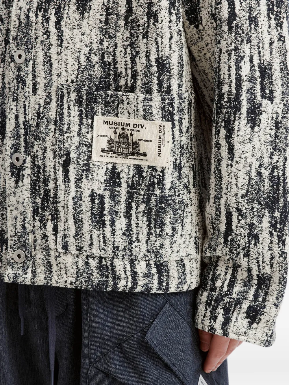 Musium Div. Jack met abstracte print Beige