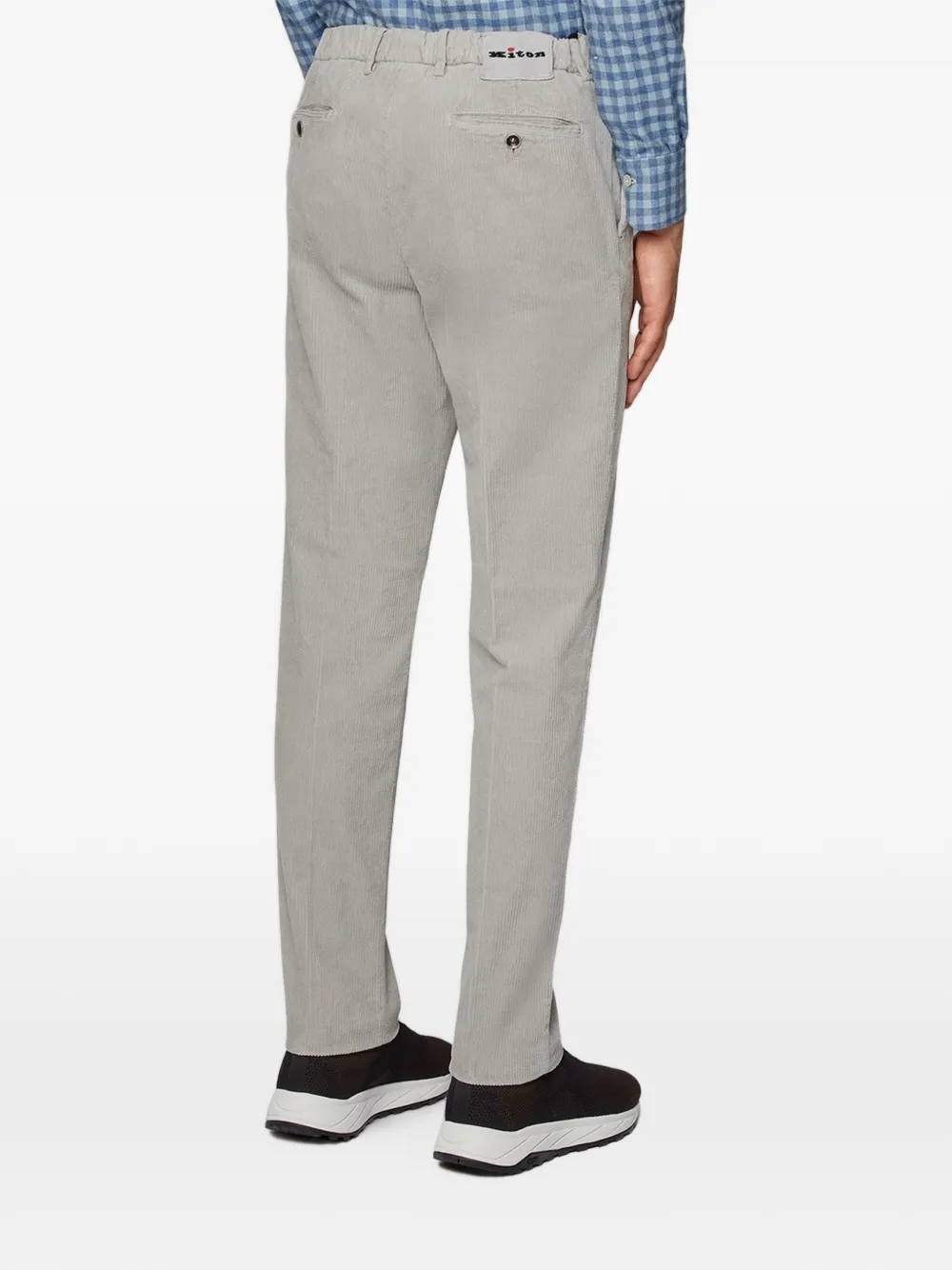 Kiton Pantalon met riemlussen en logo-patch Grijs