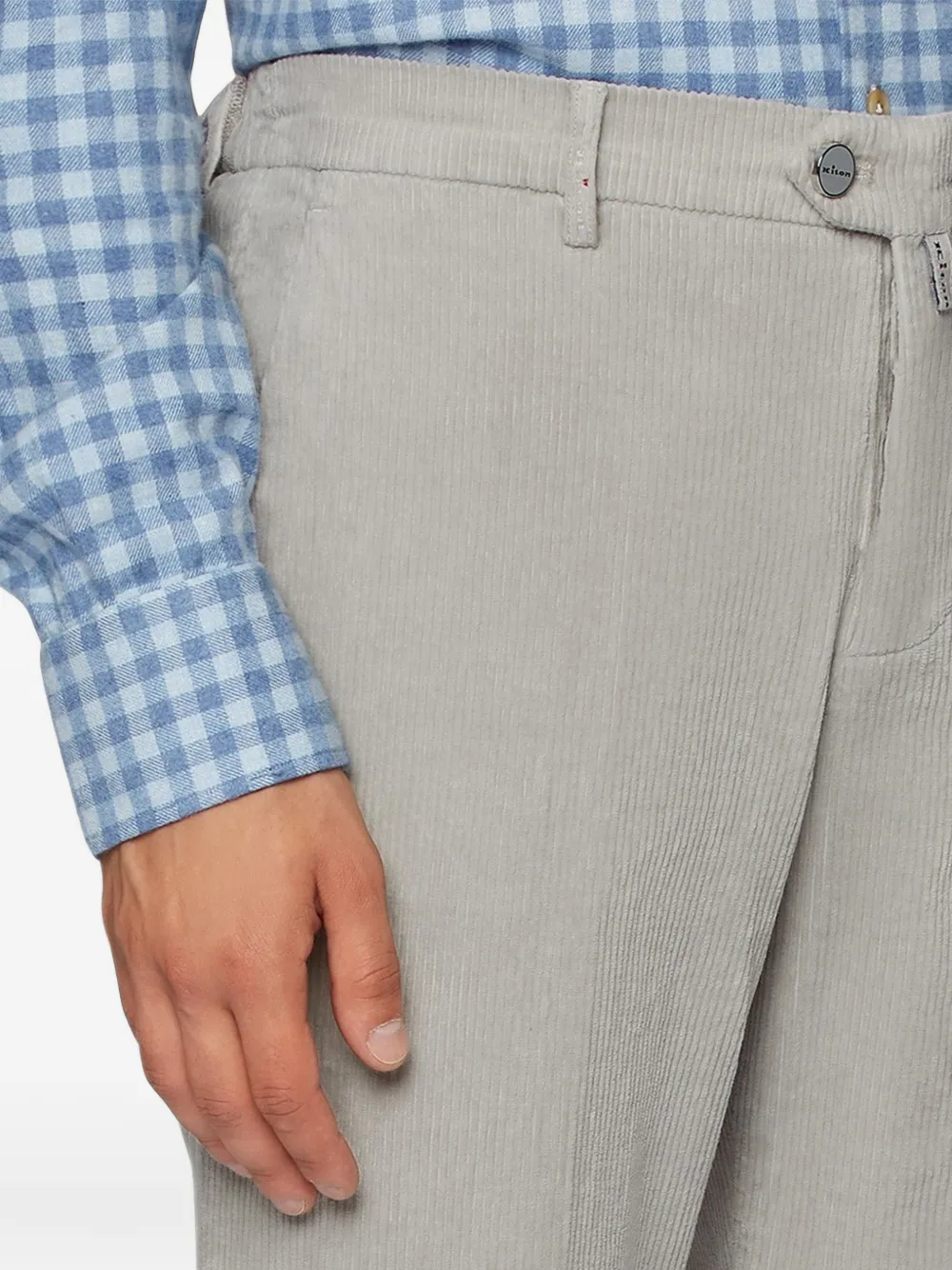 Kiton Pantalon met riemlussen en logo-patch Grijs