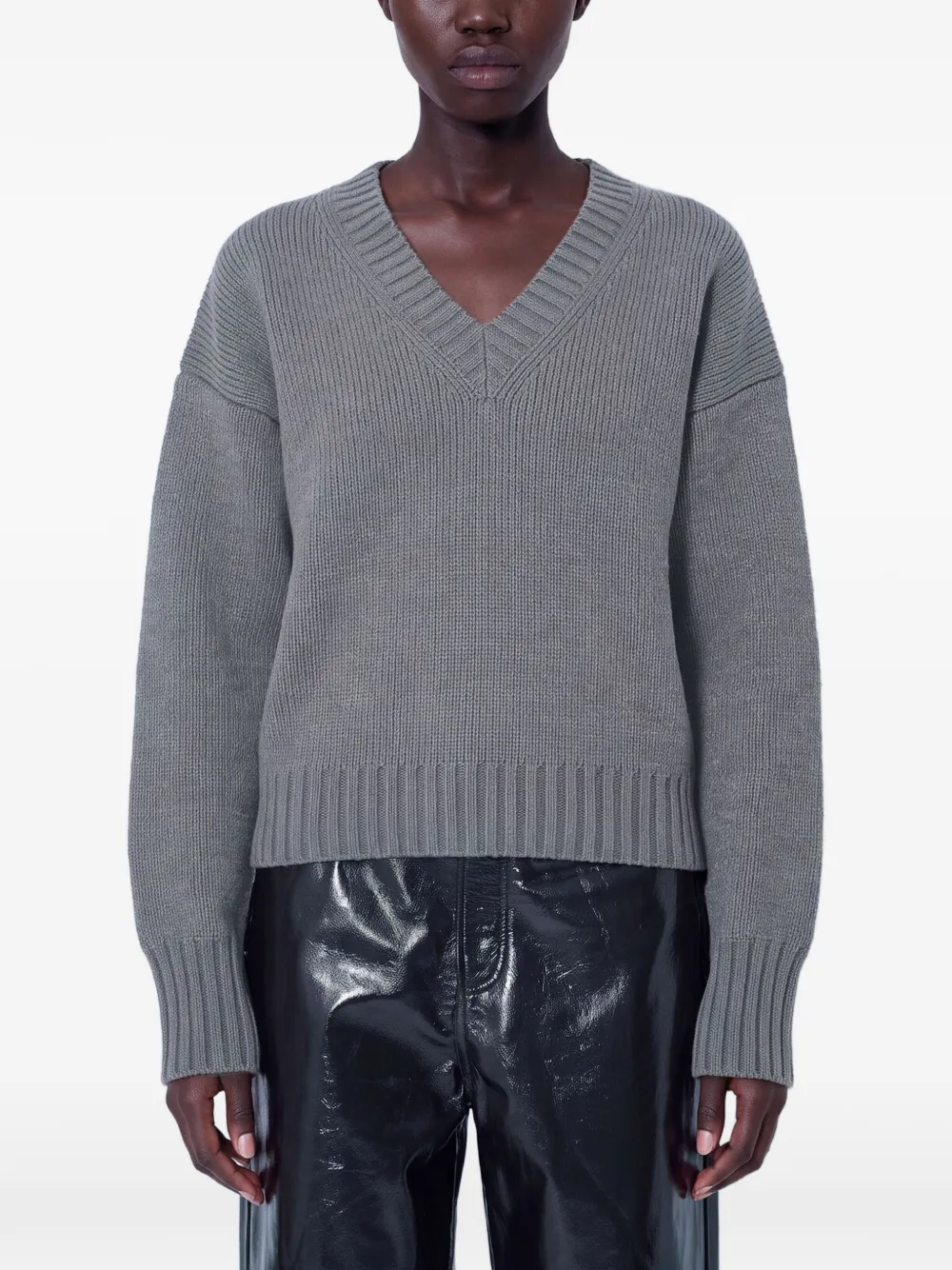 Róhe Sculptural ribbed-knit V-neck sweater - Grigio