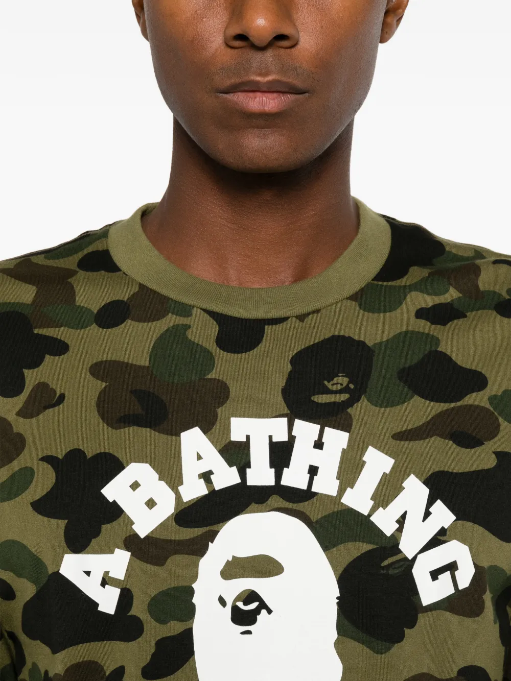 A BATHING APE T-shirt met camouflage-print en logo-print Groen