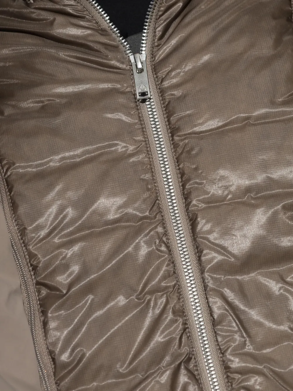 Moose Knuckles Brixton donsjack met afneembare capuchon Beige