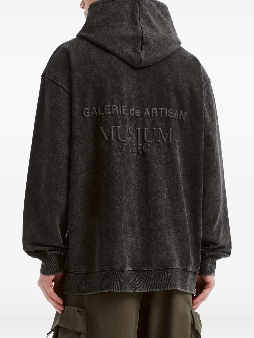 Musium Div. acid-wash logo-embossed hoodie Zwart