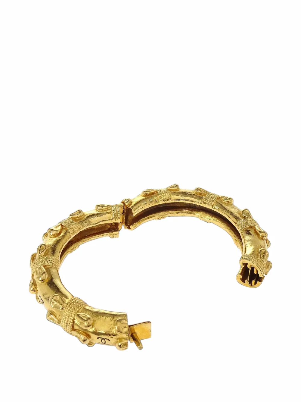 CHANEL Pre-Owned embossed CC bangle bracelet - Or CHANEL Pre-Owned embossed CC bangle bracelet - Or