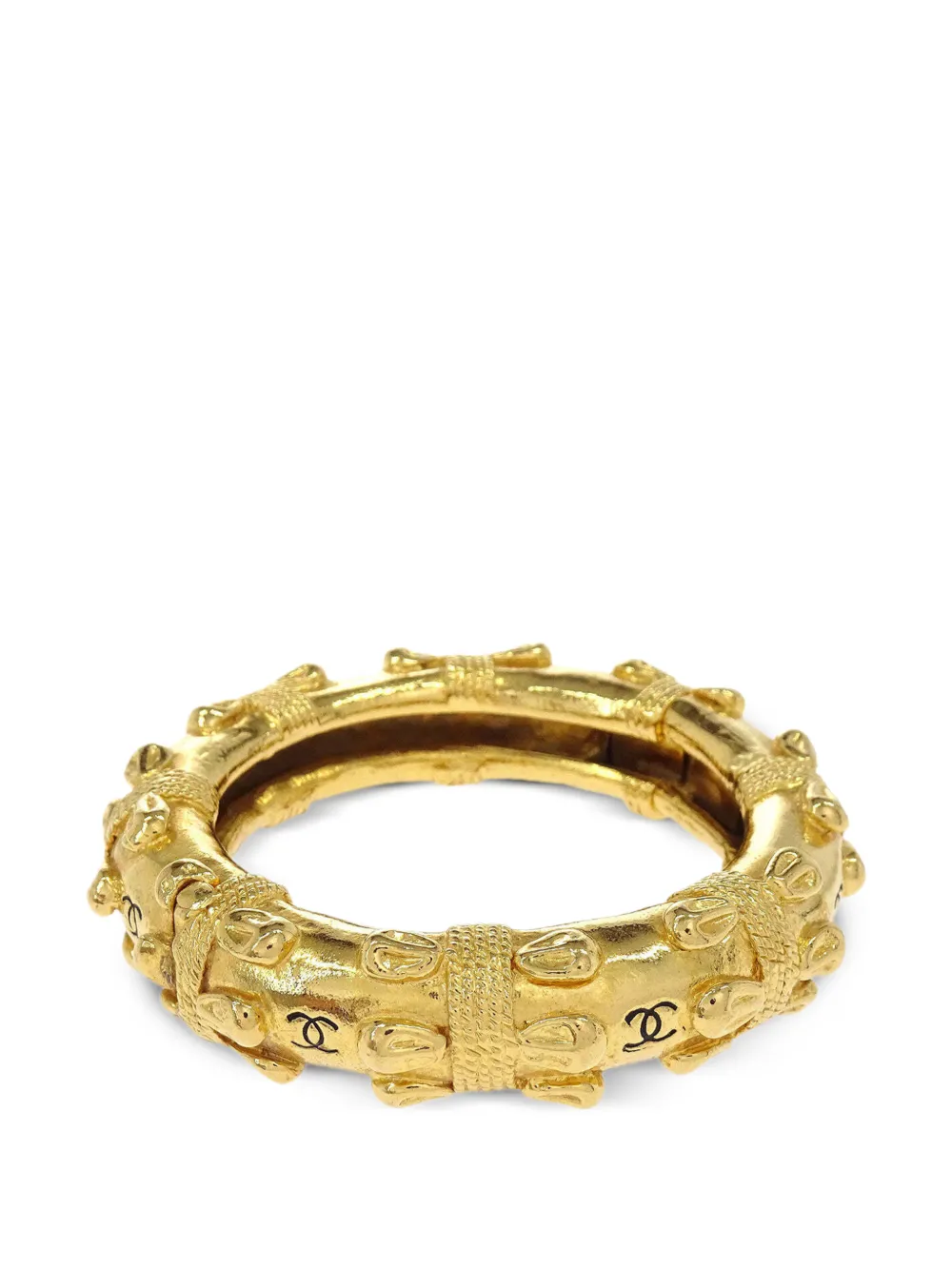 CHANEL Pre-Owned embossed CC bangle bracelet - Gold