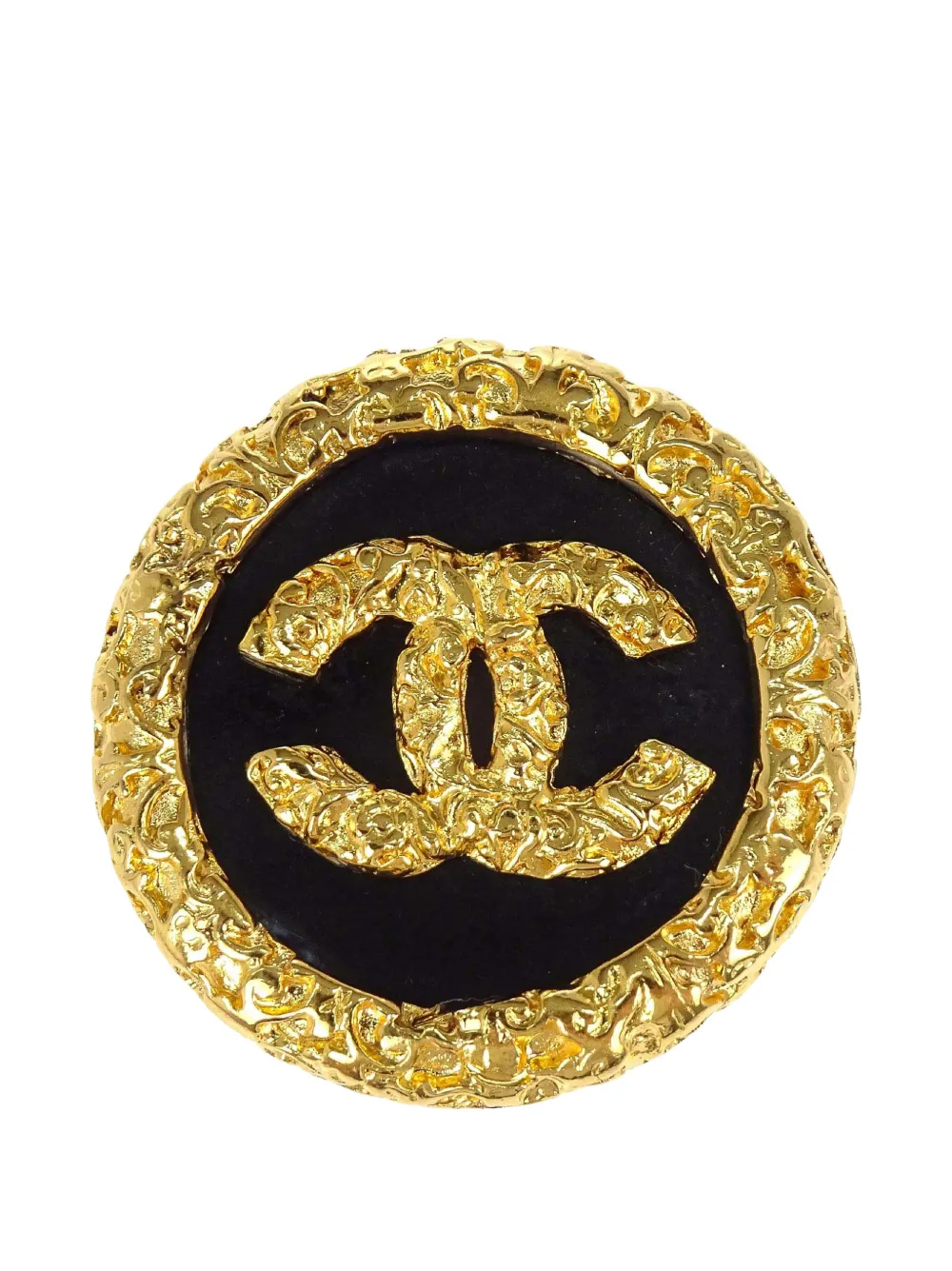 CHANEL Pre-Owned broche médaillon à logo Interlocking CC - Or CHANEL Pre-Owned broche médaillon à logo Interlocking CC - Or