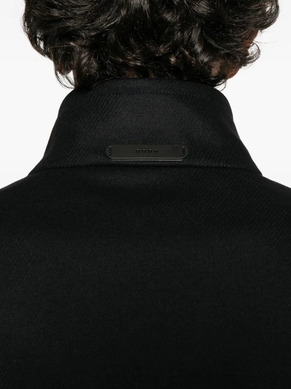 Hevo button-up high-neck coat Zwart