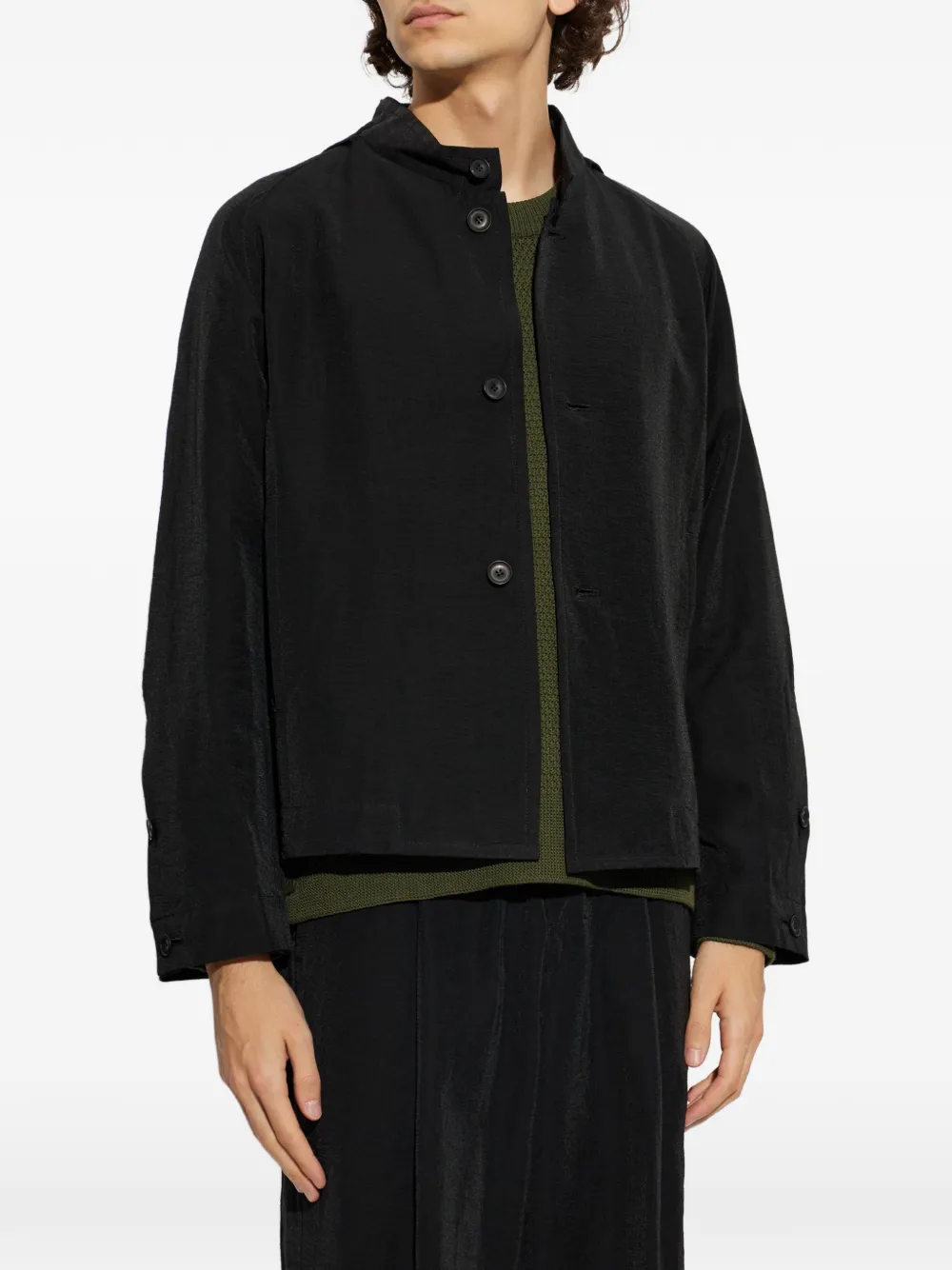 Homme Plissé Issey Miyake Opacity jack met capuchon en knopen Zwart