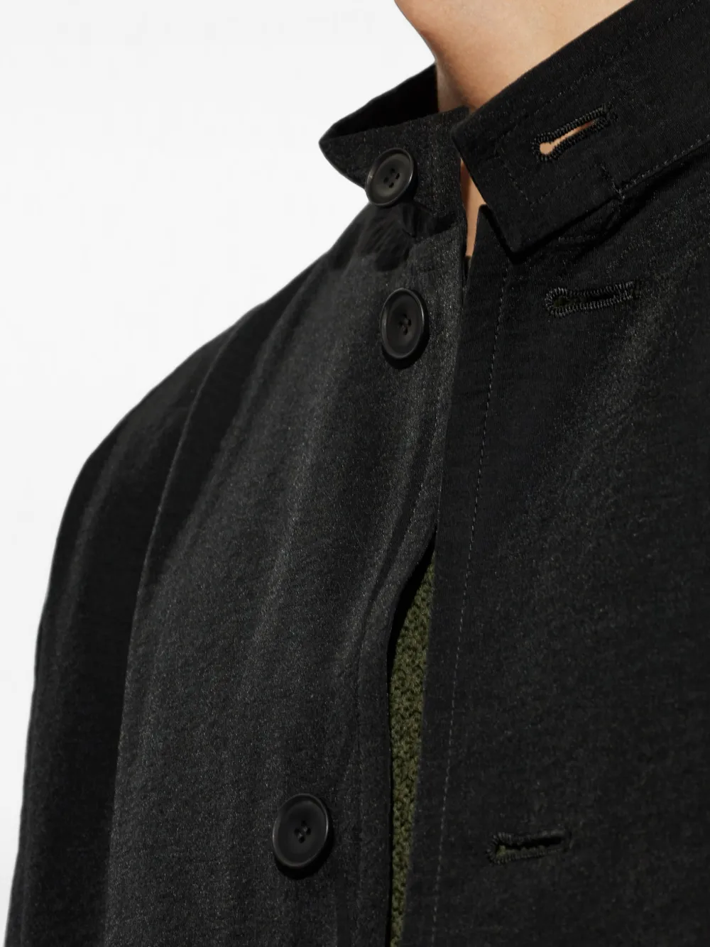Homme Plissé Issey Miyake Opacity jack met capuchon en knopen Zwart