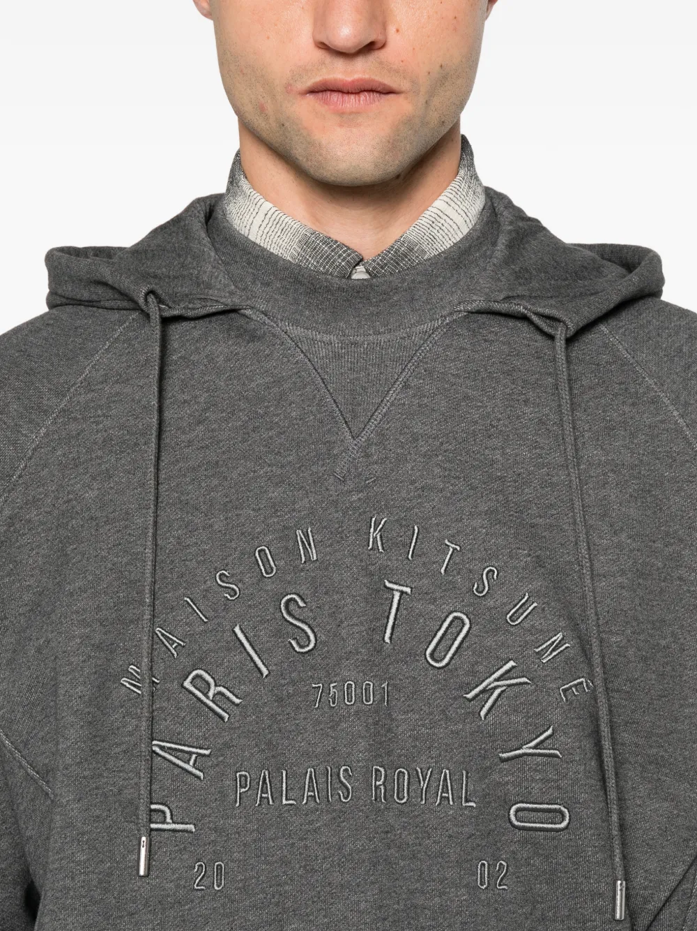 Maison Kitsuné Palais Royal logo-embroidered hoodie Grijs