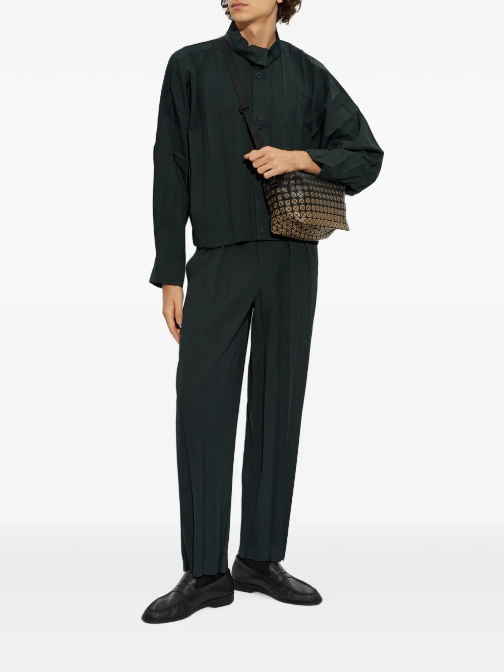 Homme Plissé Issey Miyake Edge Ensemble pleated tapered trousers Groen