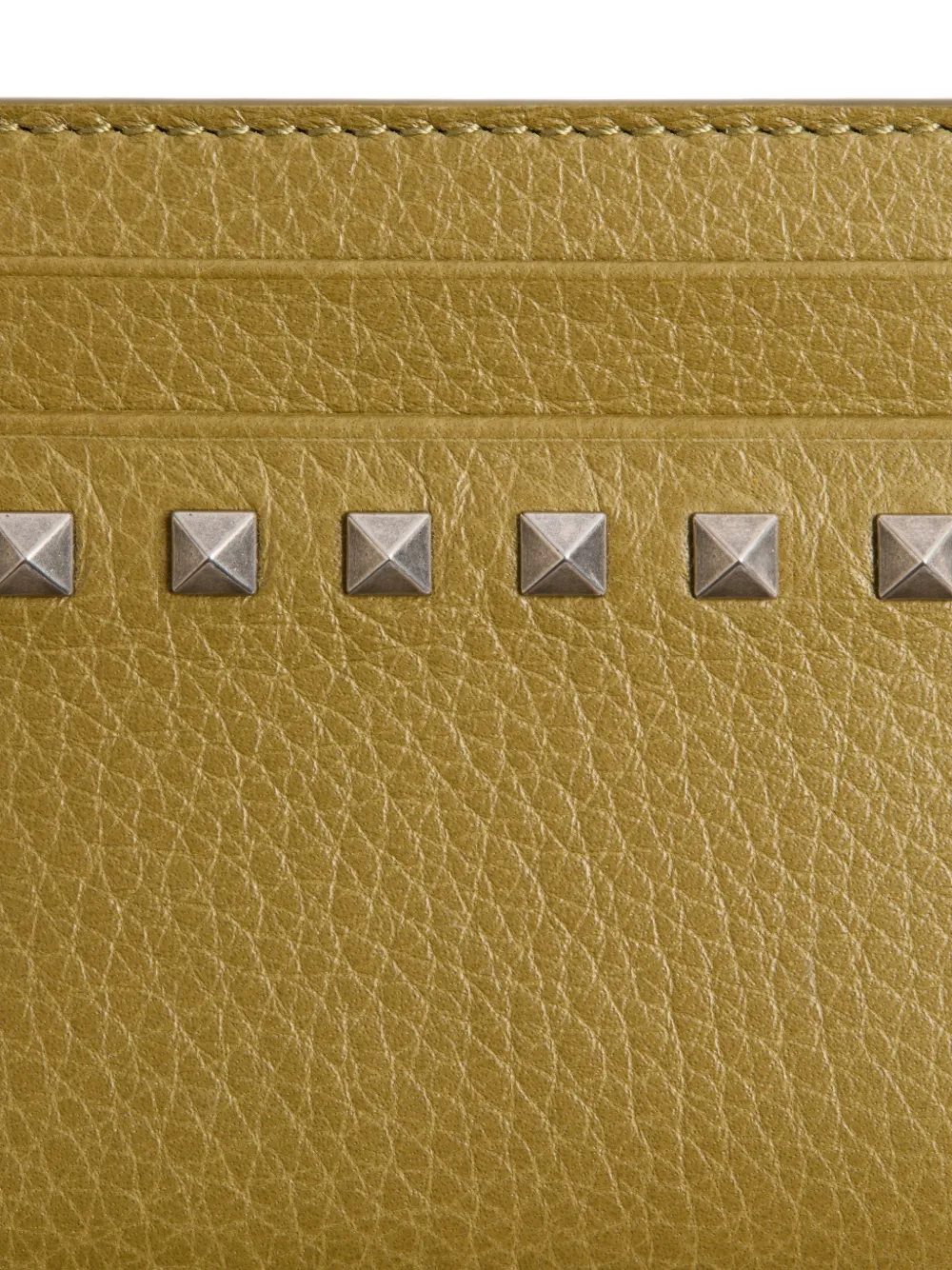 Valentino Garavani Rockstud pasjeshouder van kalfsleer met textuur Groen